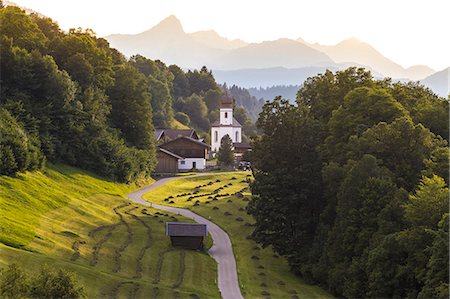 The iconic Wamberg Church. Wamberg, Garmisch Partenkirchen, Bayern, Germany Photographie de stock - Rights-Managed, Code: 879-09100975