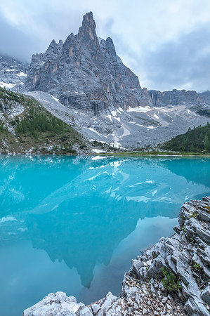 sorapiss mountain - View of Lake Sorapiss, Sorapiss Lake, Dolomites, Veneto, Italy Stock Photo - Rights-Managed, Code: 879-09188994