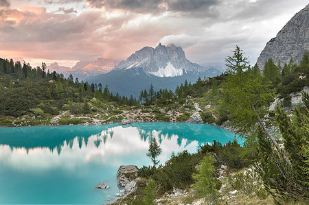 dolomiti - View of Lake Sorapiss, Sorapiss Lake, Dolomites, Veneto, Italy Foto de stock - Con derechos protegidos, Código: 879-09188992