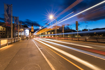 The Drava Bridge in center of Villach, St. Jacob Church in background (Carinthia, Austria, Europe) Photographie de stock - Rights-Managed, Code: 879-09190338