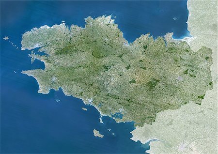 La région Bretagne, France, True Image Satellite couleur avec masque. Région Bretagne, France, image satellite couleur vraie avec masque. Cette image a été compilée à partir de données acquises par les satellites LANDSAT 5 & 7. Photographie de stock - Rights-Managed, Code: 872-06052810