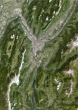 Grenoble, France, couleur vraie Image-Satellite. Grenoble, France. Image satellite de vraies couleurs de la ville de Grenoble, prise le 22 juin 2002, à l'aide de données LANDSAT 7. Photographie de stock - Rights-Managed, Code: 872-06052882