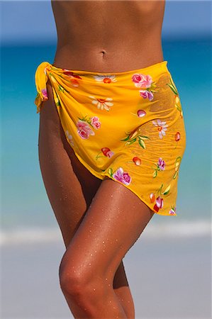 simsearch:700-02756413,k - Woman Wearing Sarong Stock Photo - Rights-Managed, Code: 873-06440651