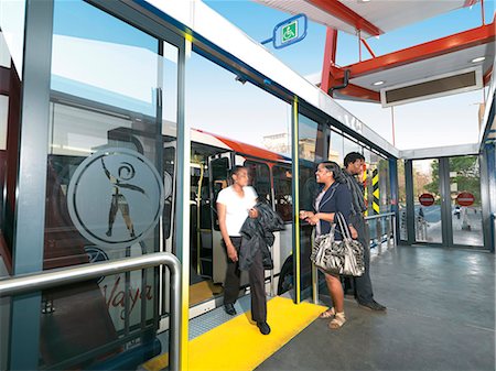 people in johannesburg - Bus Rapid Transit (BRT) system, Johannesburg Foto de stock - Con derechos protegidos, Código: 873-07156863