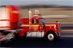 Camion rouge en mouvement