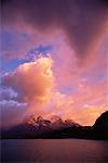 Wolken bei Sonnenaufgang Torres Del Paine Berge Chile