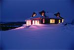 Haus im Winter bei Twilight Shamper Bluff, New Brunswick, Kanada
