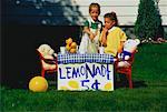 Filles au Stand de limonade