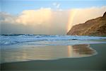 Arc-en-ciel sur la plage de Polihale, Kuai, Hawaii, USA