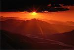 Coucher de soleil sur le Parc Provincial de Stone Mountain en Colombie-Britannique, Canada