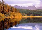 Mayfield lac en automne au coucher du soleil la Colombie-Britannique, Canada