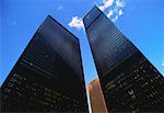 En regardant vers le haut des tours de bureaux de Toronto, Ontario, Canada
