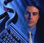 Collage d'un homme d'affaires, clavier d'ordinateur et les Pages financières