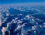 Vue aérienne des montagnes Rocheuses au lever du soleil (Alberta), Canada