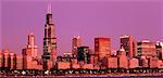 Die Skyline der Stadt bei Dämmerung Chicago, Illinois, USA