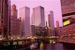 Stadtansicht bei Dämmerung Chicago, Illinois, USA