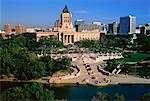 Vue des bâtiments législatifs de la rivière Assiniboine, Winnipeg, Manitoba, Canada