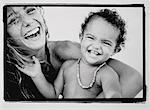 Portrait de la mère et l'enfant riant