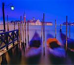 Télécabines au crépuscule, le lac de San Giorgio Maggiore, Venise, Italie