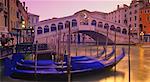 Gondoles à Ponte di Rialto Venise, Italie