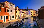 Boote und Häuser Insel der Lagune von Burano-Venedig, Italien
