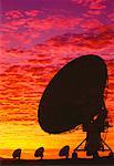 Radiotélescopes au coucher du soleil