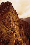 Falaises et voie de Machu Picchu, Pérou
