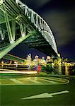 Harbour Bridge, City-Skyline und Licht Trails bei Nacht Sydney, Australien