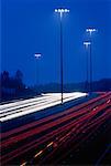Sentiers de la lumière sur l'autoroute à la nuit (Ontario), Canada