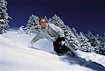 Homme de planche à neige de la région de Jungfrau, Suisse