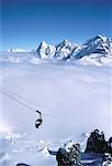 Aperçu des montagnes et du téléphérique avec la région de Jungfrau brouillard, Suisse