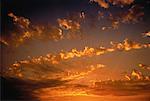 Wolken im Himmel bei Sonnenuntergang