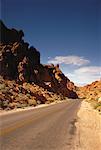 Straßen- und Felsformationen, Red Rock Canyon National Conservation Area, Nevada, USA