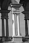Säulen und Bögen in Schönbrunn, Wien, Österreich