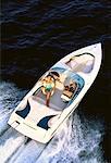 Vue aérienne du Couple en bateau, excès de vitesse sur l'eau, Miami, FL, USA