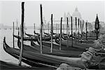 Gondoles à Venise de Molo di San Marco, Italie