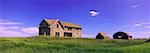 Ferme abandonnée, le paysage et champ, Crossfield, AB, Canada