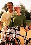 Portrait de Couple avec vélos Belgrade Lakes, Maine, États-Unis