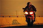 Motocycliste en excès de vitesse sur route Woodbridge, Ontario, Canada