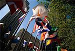 Rangées de drapeaux au Rockefeller Center, New York, New York, Etats-Unis