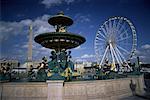 Fontaine et la roue en Place de la Concorde, Paris, France