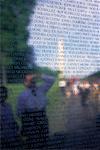 Gros plan du Vietnam Veterans Memorial aux reflets, Washington, DC, USA