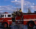 Pulvérisation d'eau d'incendie camion de pompiers