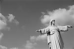 Blickte zu Marmor-Statue Christi und Sky Nekropole Cristobal Colon Havanna, Kuba