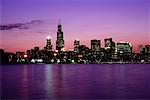 Die Skyline der Stadt bei Nacht Chicago, Illinois, USA