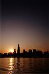 Silhouette des toits de la ville au coucher du soleil de Chicago, Illinois, Etats-Unis