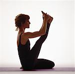 Femme pratiquant Yoga