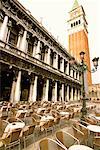 Café in St. Markus Platz Venedig, Italien