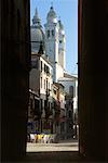 Blick nach unten schmal Straße Venedig, Italien
