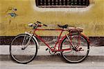 Fahrrad auf Straße in Kuba